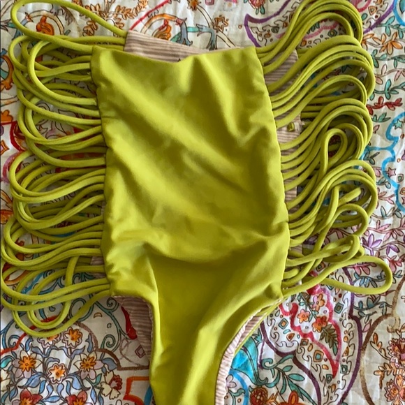 Acacia Set - Picture 3 of 7